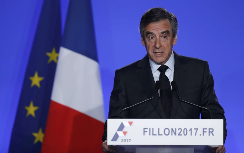 © Reuters. Fillon asegura que se mantendrá en la carrera presidencial francesa