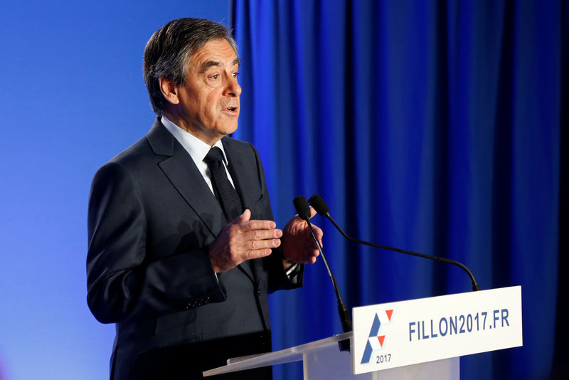 © Reuters. Candidato presidencial francês conservador, François Fillon, durante discurso na sede da campanha, em Paris