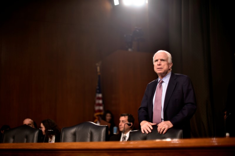 © Reuters. U.S. Senator John McCain (R-AZ) takes his seat before hearing testimony to the Senate Select Intelligence Committee on the nomination of former U.S. Senator Dan Coats (R-IN) to be Director of National Intelligence in Washington