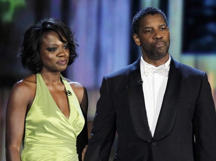 © Reuters. Viola Davis e Denzel Washington durante premiação em Nova York