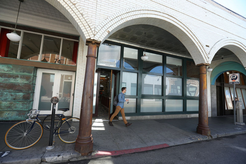 © Reuters. A man walks out of one of Snap Inc. many offices in Venice Beach