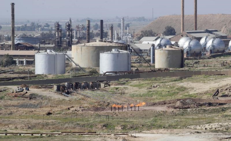 © Reuters. توقف ضخ النفط من حقول كركوك بالعراق مع بحث القوات الكردية عن متفجرات
