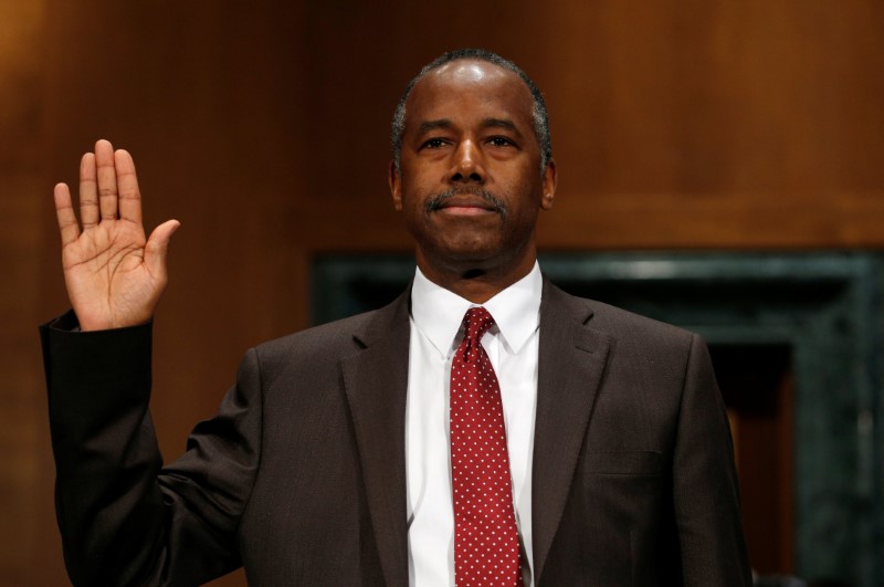 © Reuters. Dr. Ben Carson sworn in at his HUD confirmation hearing in Washington