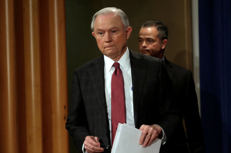 © Reuters. U.S. Attorney General Jeff Sessions arrives at a news conference in Washington