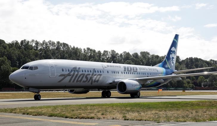 © Reuters. An Alaska Airlines plane is pictured with a paint job to mark the centennial of The Boeing Company in Seattle, Washington