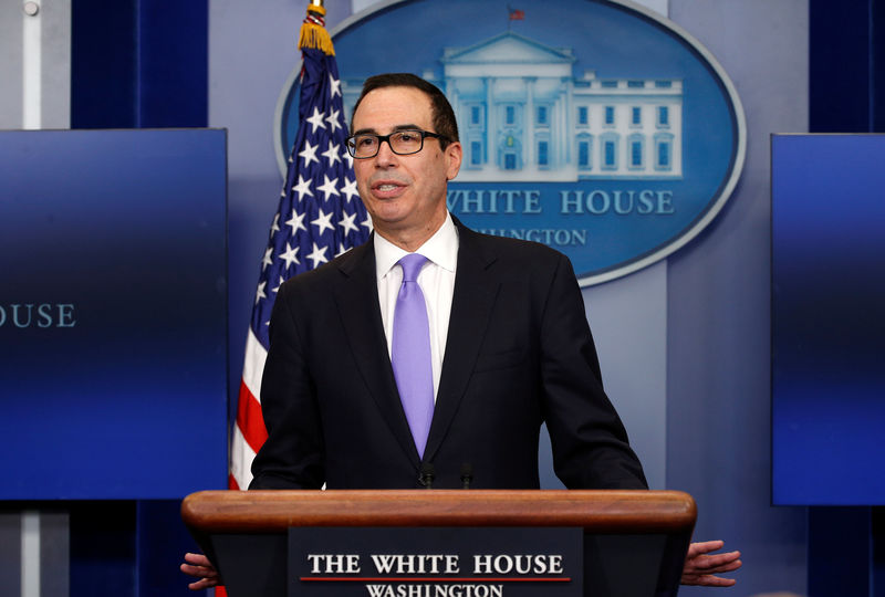 © Reuters. Mnuchin speaks at a press briefing at the White House in Washington