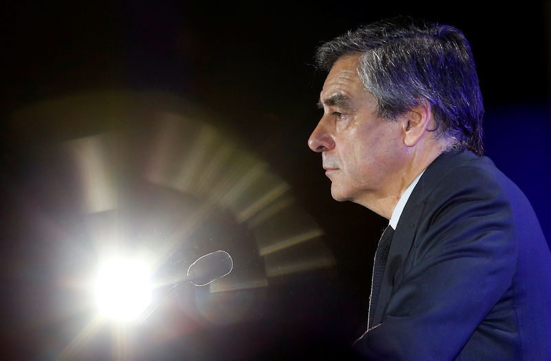 © Reuters. Candidato presidencial francês François Fillon durante evento em Nimes