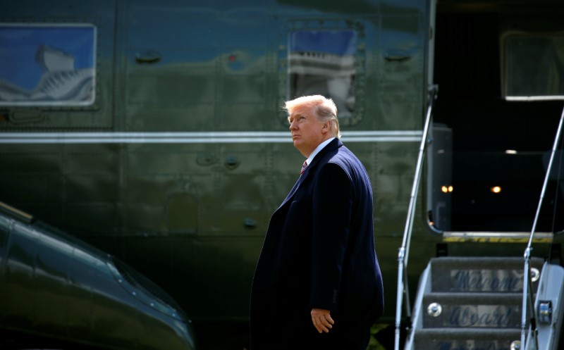 © Reuters. Trump departs the White House in Washington