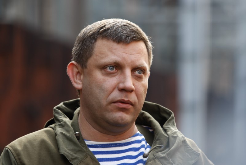 © Reuters. Head of the separatist self-proclaimed Donetsk People's Republic Zakharchenko visits Yuzovsky metallurgical plant in Donetsk