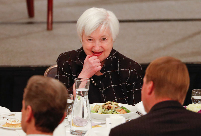 © Reuters. Federal Reserve Chair Janet Yellen attends the Executives Club of Chicago in Chicago