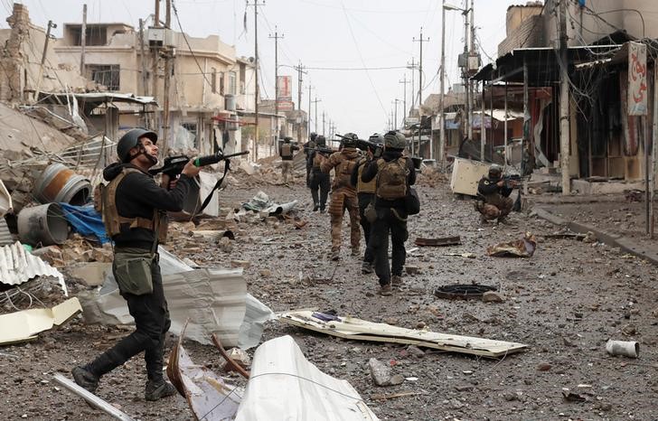 © Reuters. Forças do Iraque em batalha com o Estado Islâmico em Mosul