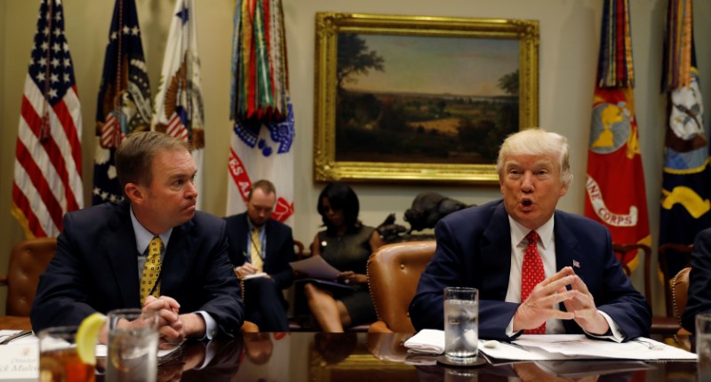 © Reuters. Trump hosts a "strategic initiatives" lunch at the White House in Washington