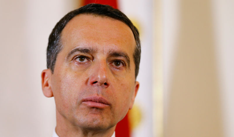 © Reuters. FILE PHOTO: Austrian Chancellor Kern addresses a news conference after a cabinet meeting in Vienna