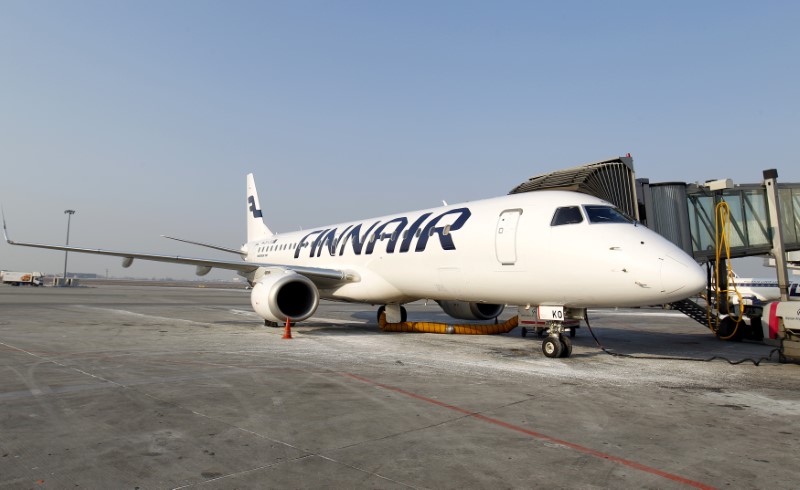 © Reuters. A Finnair airplane is docked at the Chopin International Airport in Warsaw