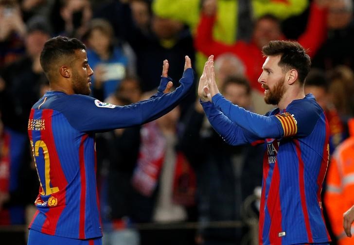 © Reuters. El Barcelona arrolla al Celta con doblete de Messi y golazo de Neymar