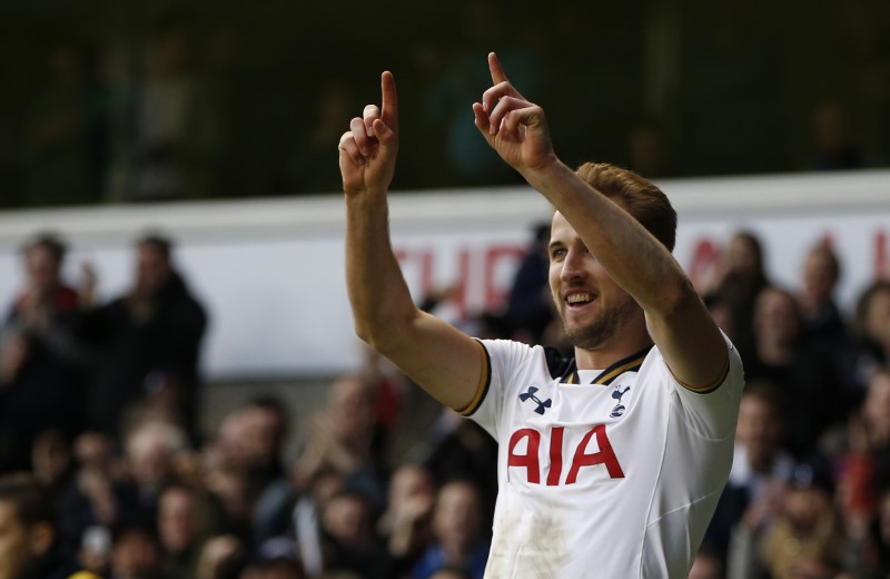 © Reuters. Tottenham's Harry Kane celebrates scoring their second goal