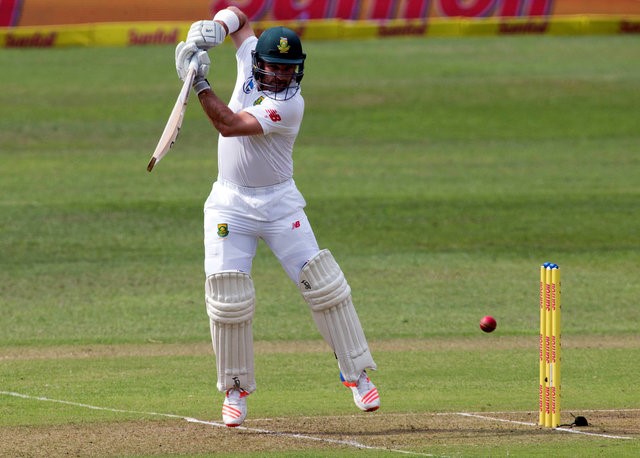 © Reuters. South Africa's Dean Elgar plays a shot during the first cricket test match against New Zealand in Durban