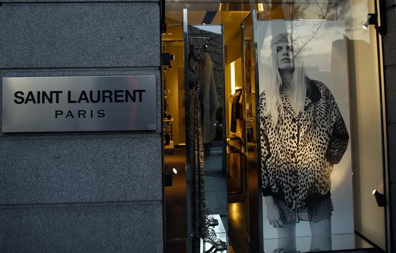 © Reuters. PLAINTES CONTRES DES PUB SAINT LAURENT JUGÉES DÉGRADANTES