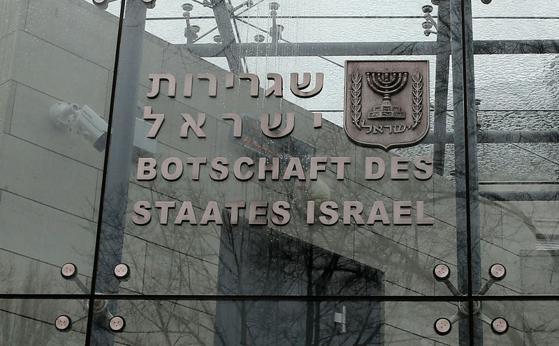 © Reuters. A sign is pictured at the entrance to the embassy of Israel in Berlin