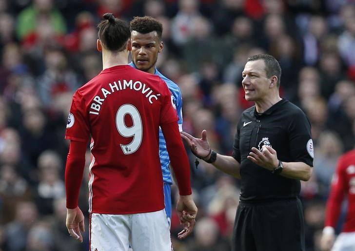 © Reuters. Manchester United's Zlatan Ibrahimovic and Bournemouth's Tyrone Mings are spoken to by referee Kevin Friend