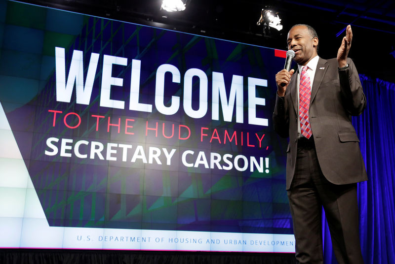 © Reuters. Secretary of Housing and Urban Development Ben Carson speaks to employees of the agency in Washington