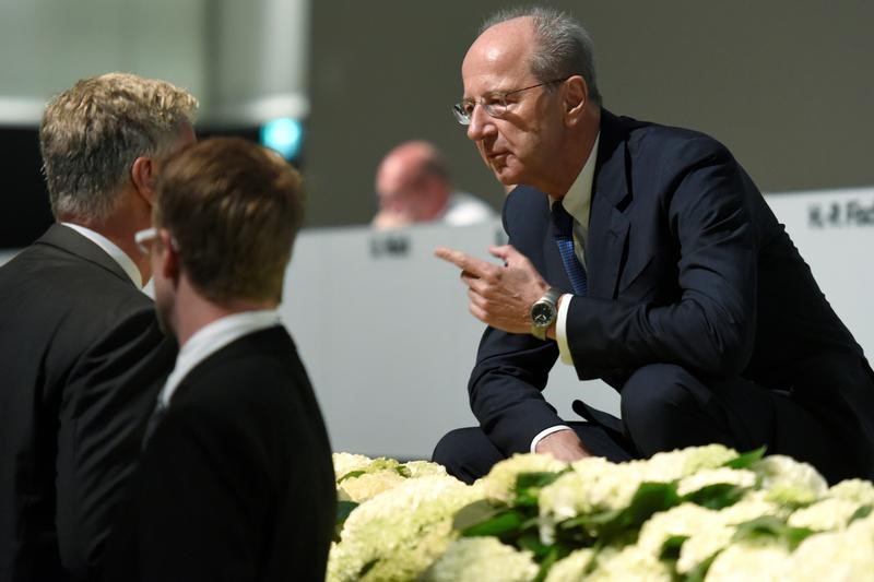 © Reuters. Volkswagen's Hans-Dieter Poetsch, chairman of the supervisory board attends the start of the annual shareholder meeting in Hanover