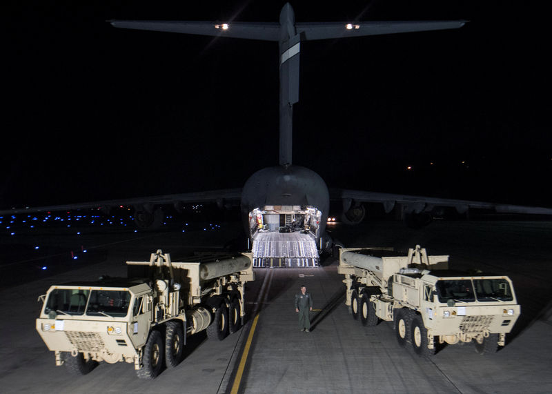 © Reuters. Terminal High Altitude Area Defense (THAAD) interceptors arrive at Osan Air Base in Pyeongtaek,