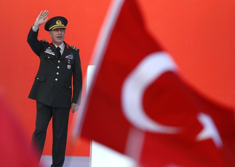 © Reuters. بيان: قائد الجيش التركي اجتمع بنظيريه الأمريكي والروسي