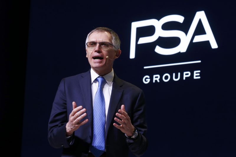 © Reuters. Tavares, CEO of PSA Peugeot Citroen, speaks during the 87th International Motor Show at Palexpo in Genevaes, CEO of PSA Peugeot Citroen talks to media during the 87th International Motor Show at Palexpo in Geneva