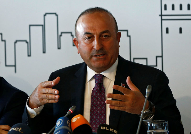 © Reuters. Ministro das Relações Exteriores da Turquia, Mevlut Cavusoglu, em Istambul