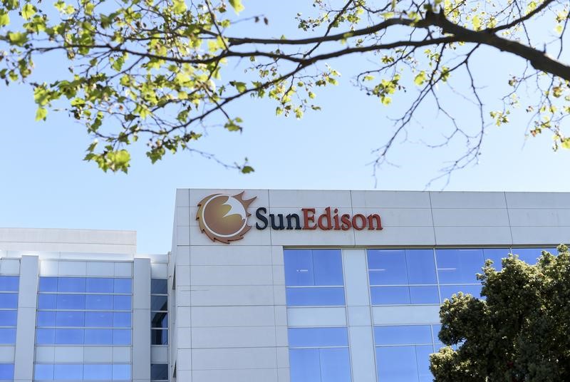 © Reuters. The headquarters of SunEdison is shown in this aerial photo in Belmont