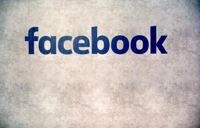 © Reuters. محكمة ألمانية ترفض توجيه إنذار قضائي لفيسبوك في قضية لاجئ سوري