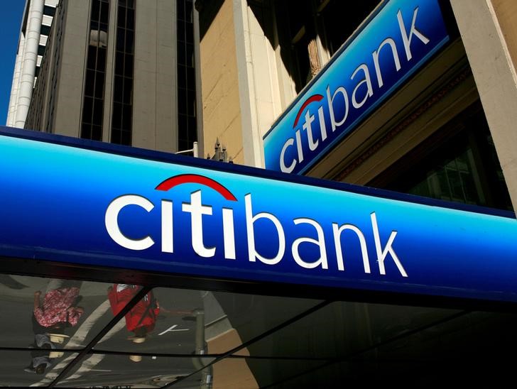 © Reuters. FILE PHOTO -  Citibank branch logo in the financial district of San Francisco