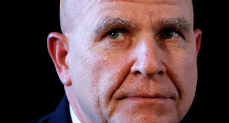 © Reuters. Trump announces Army Lt. Gen. H.R. McMaster as his National Security Adviser at his Mar-a-Lago estate in  Palm Beach, Florida