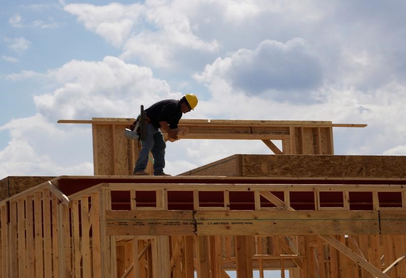 © Reuters. Workers construct a new house in Leyden Rock in Arvada Colorado