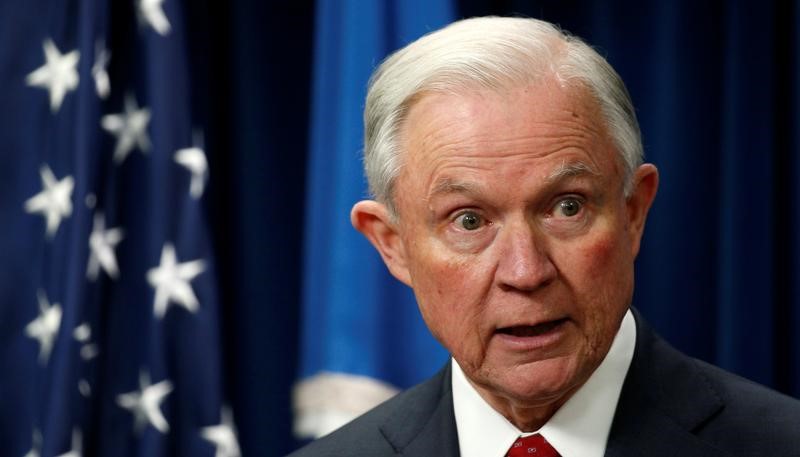 © Reuters. Attorney General Jeff Sessions delivers remarks on issues related to visas and travel