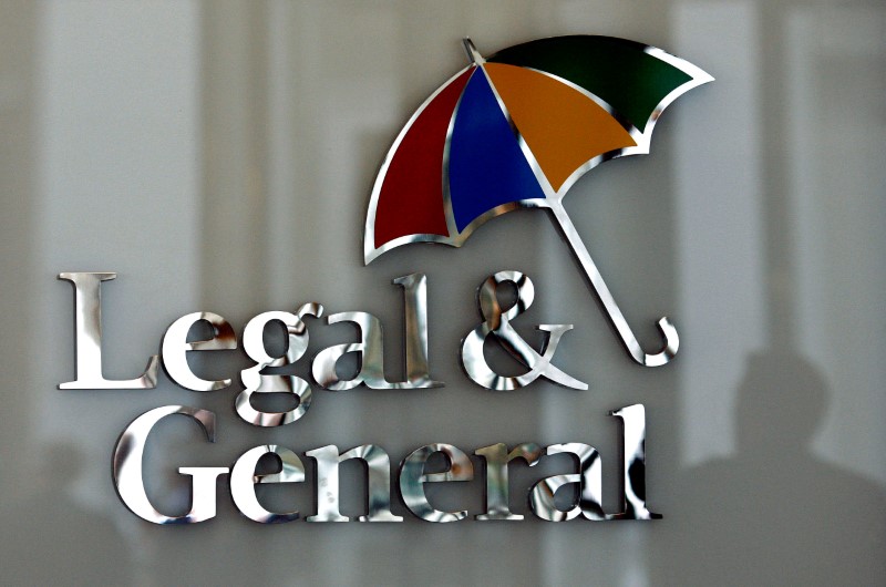 © Reuters. The logo of Legal & General insurance company is seen at their office in central London