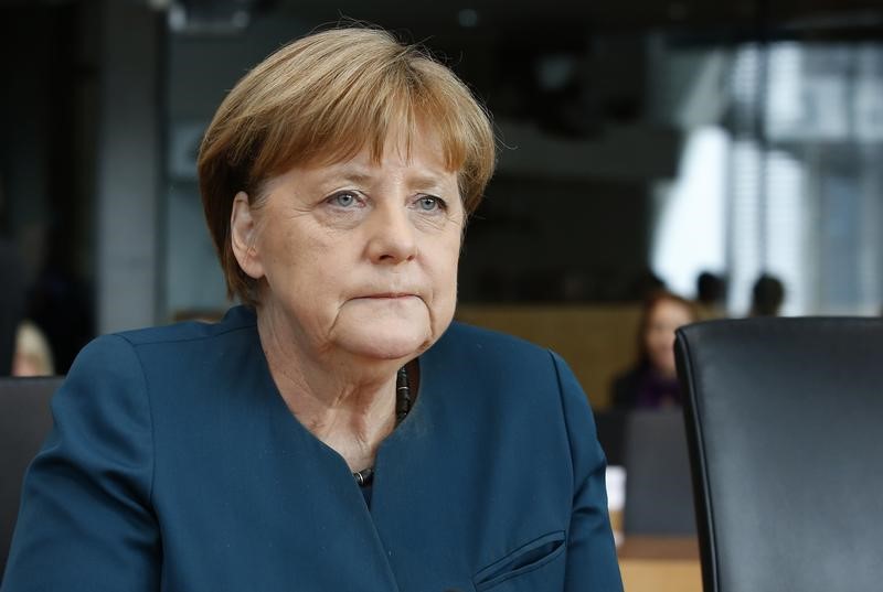 © Reuters. German Chancellor Merkel arrives to testify before a parliament inquiry committee in Berlin