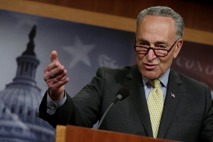 © Reuters. Senate Minority Leader Chuck Schumer speaks during a news conference