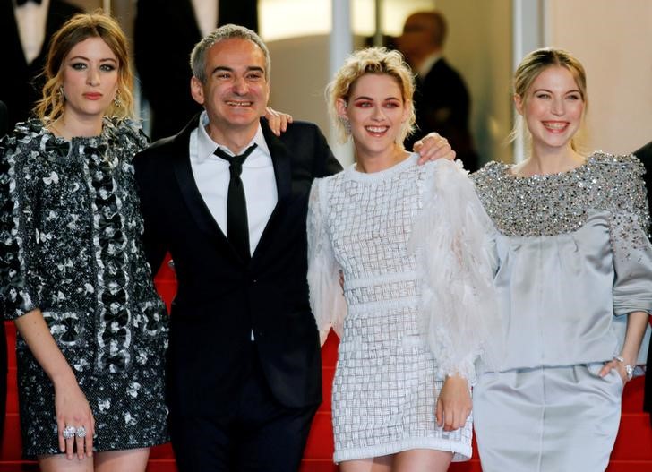 © Reuters. (Da esquerda para direita) Nora Von Waldstatten, Olivier Assayas, Kristen Stewart e Sigrid Bouaziz