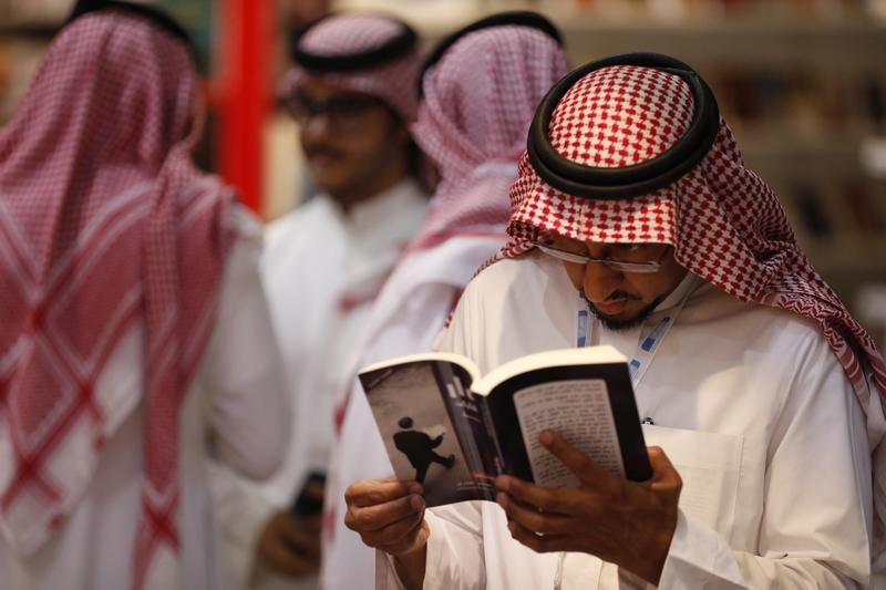 © Reuters. معرض الرياض الدولي للكتاب 2017 ينطلق بشعار "الكتاب.. رؤية وتحول"