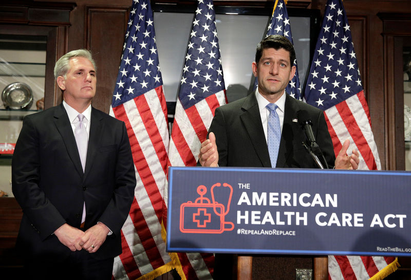 © Reuters. Speaker of the House Paul Ryan (R-WI) and House Majority Leader Kevin McCarthy (R-CA) speak about the American Health Care Act, the Republican replacement to Obamacare, in Washington