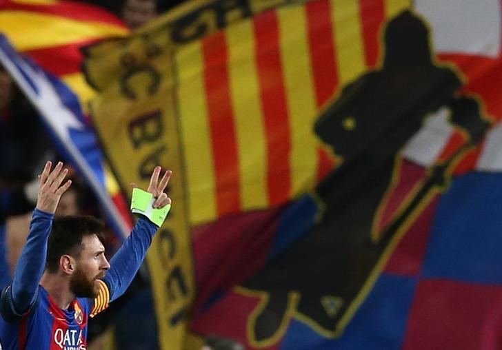 © Reuters. برشلونة أبرز المرشحين للفوز بدوري الأبطال بعد العودة التاريخية
