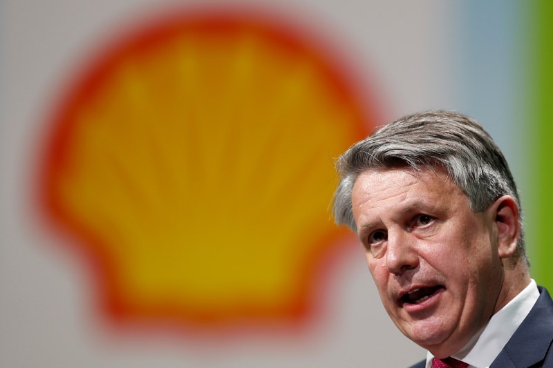 © Reuters. Royal Dutch Shell CEO van Beurden speaks during the 26th World Gas Conference in Paris