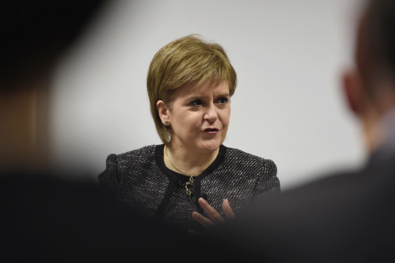 © Reuters. Escocia podría celebrar otro referéndum en "otoño de 2018", según Sturgeon