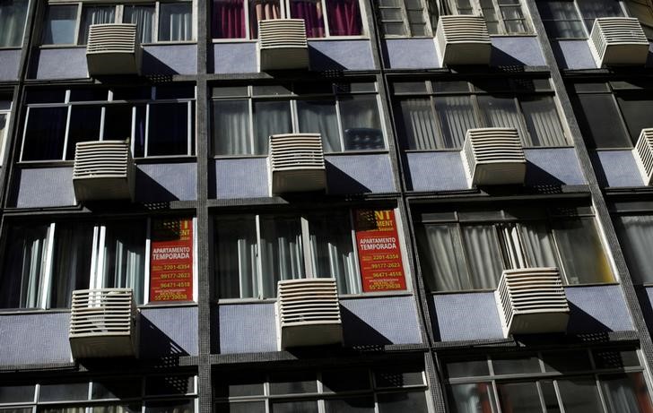 © Reuters. Apartamento com anúncio de aluguel em Copacabana, no Rio de Janeiro