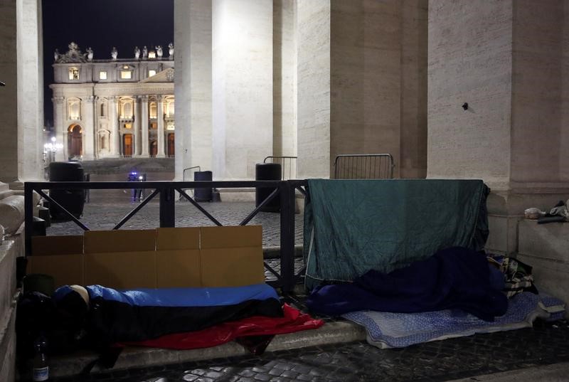 © Reuters. Italia crea una red de seguridad contra la pobreza no exenta de críticas