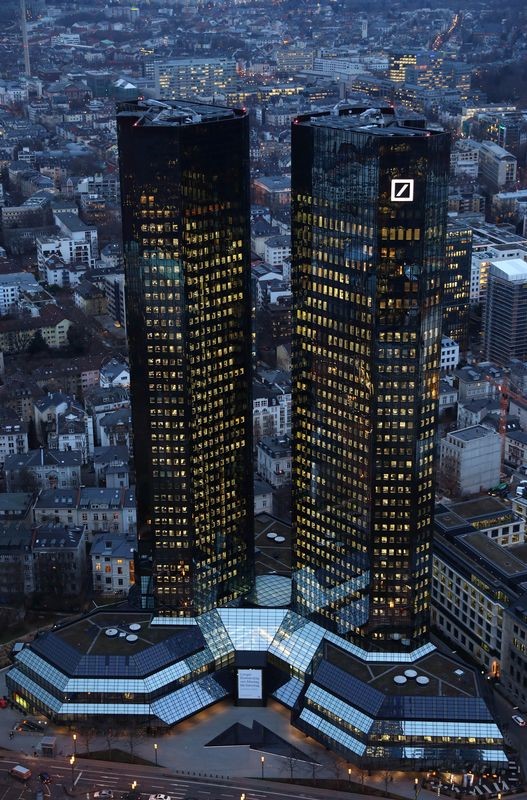© Reuters. The headquarters of Germany's Deutsche Bank are photographed early evening in Frankfurt