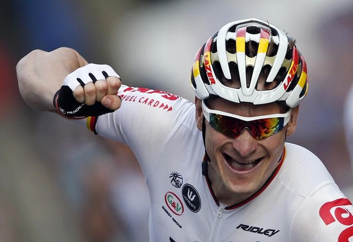 © Reuters. FILE PHOTO - Cycling - Tour de France cycling race - Stage 21 from Chantilly to Paris, France