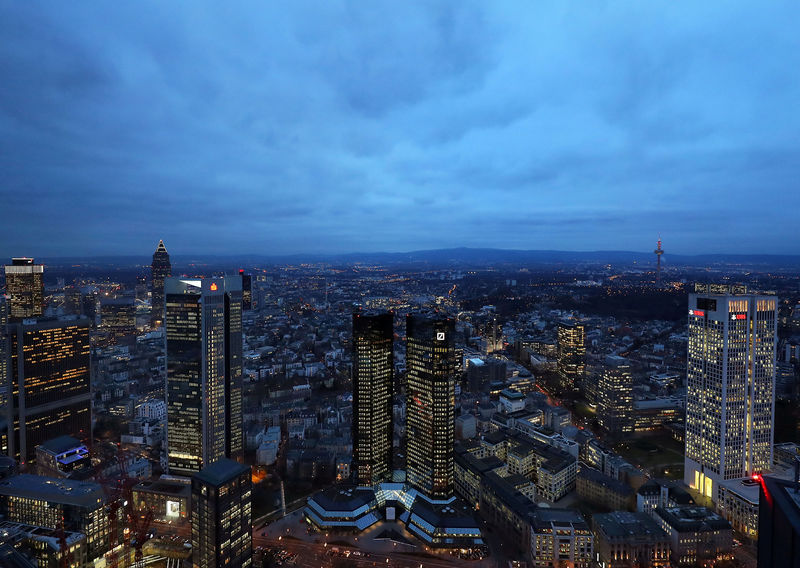 © Reuters. FILE PHOTO:  The headquarters of Germany's Deutsche Bank are seen in Frankfurt